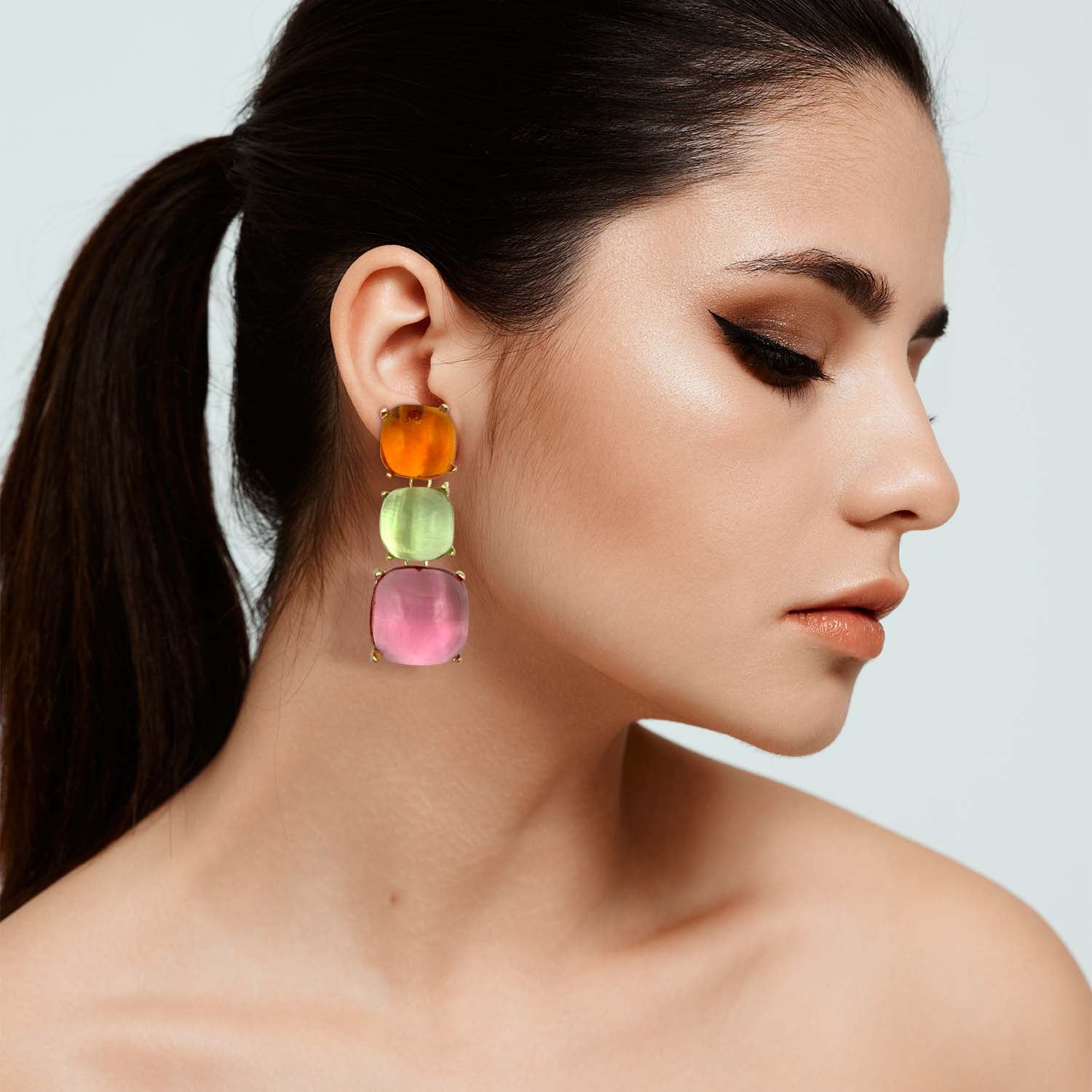 Pendiente perforado de resina ligera multicolor Eva