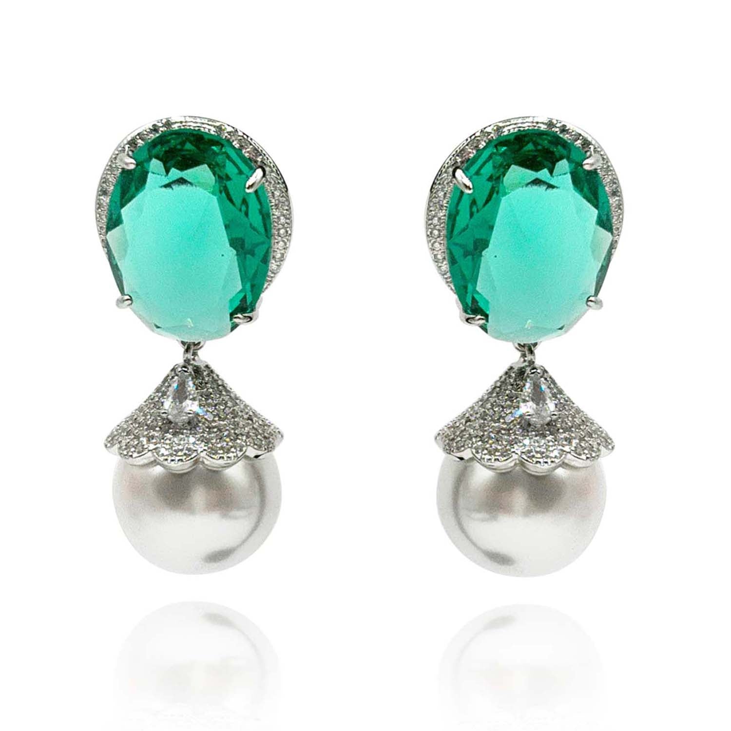 Pendientes Giorgia de circonita cúbica con esmeralda ovalada y gotas de perla de cristal