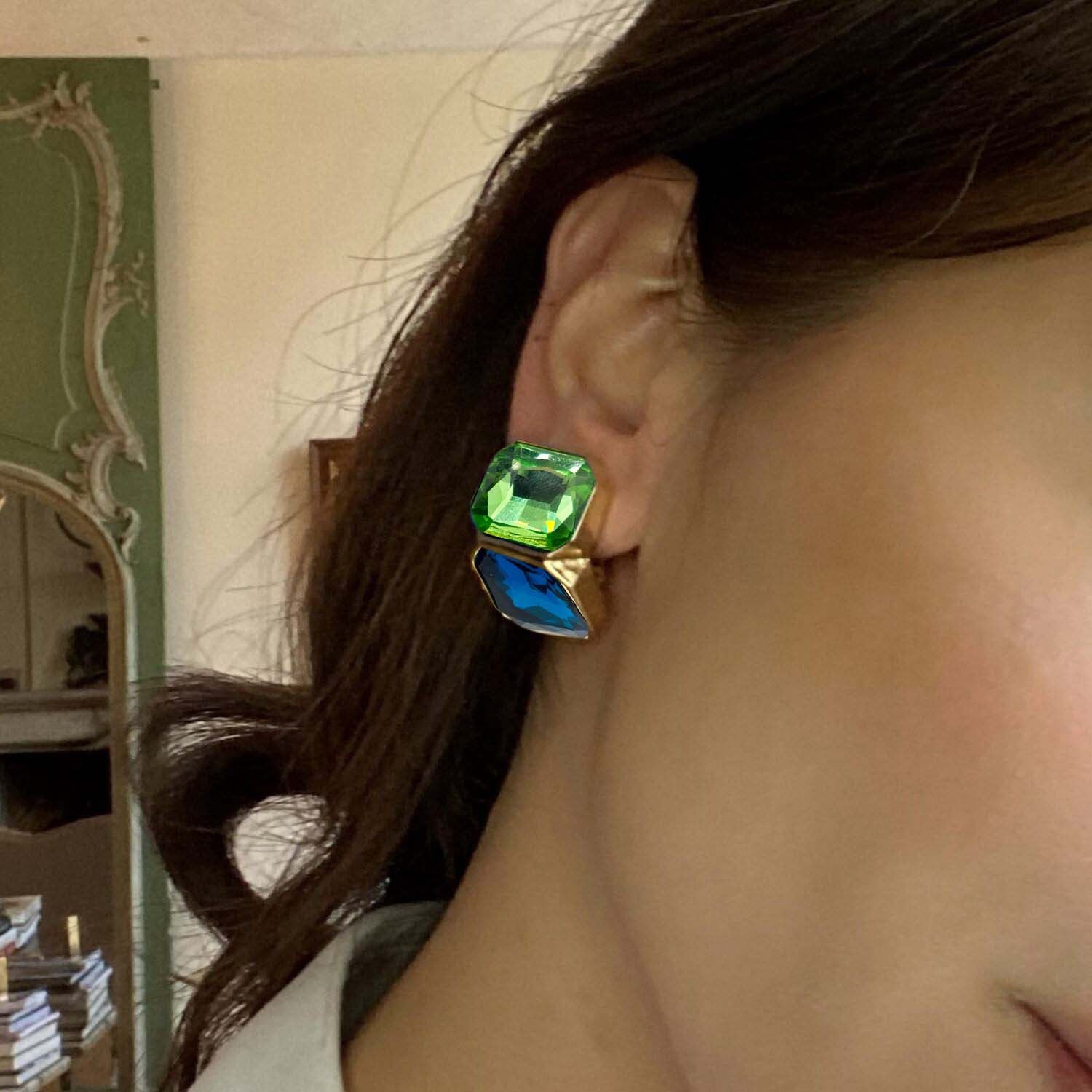 Pendientes de clip con doble piedra de peridoto y zafiro de Lorette