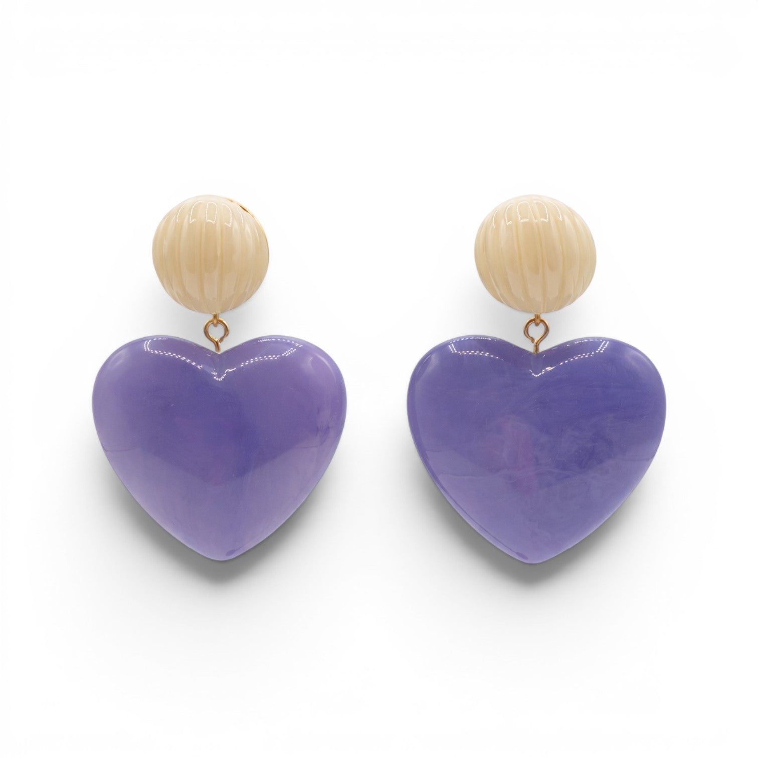 RESERVA Pendientes Amour de resina de nácar tallada con corazón de lavanda
