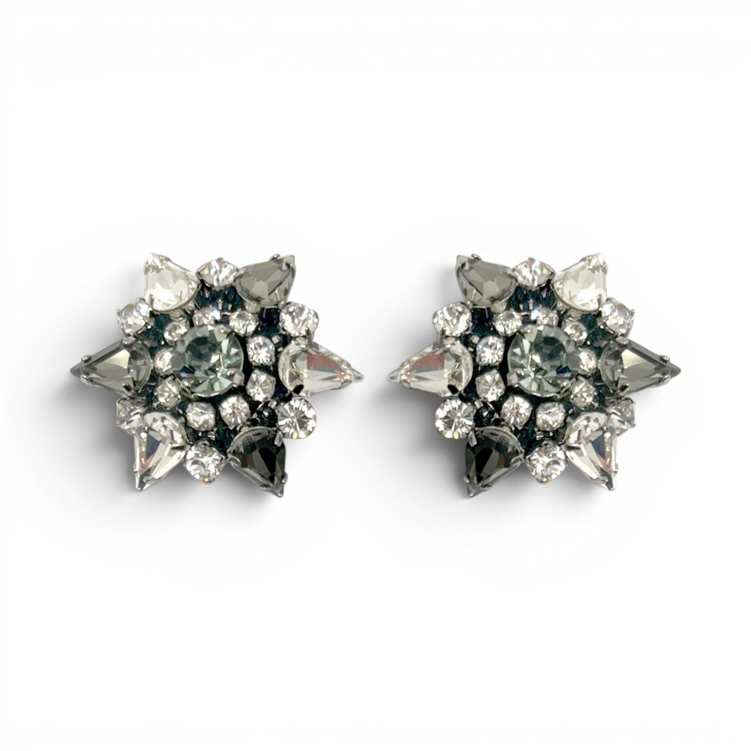 Pendiente de clip grande Catarina con diamantes negros y cristales multipiedra