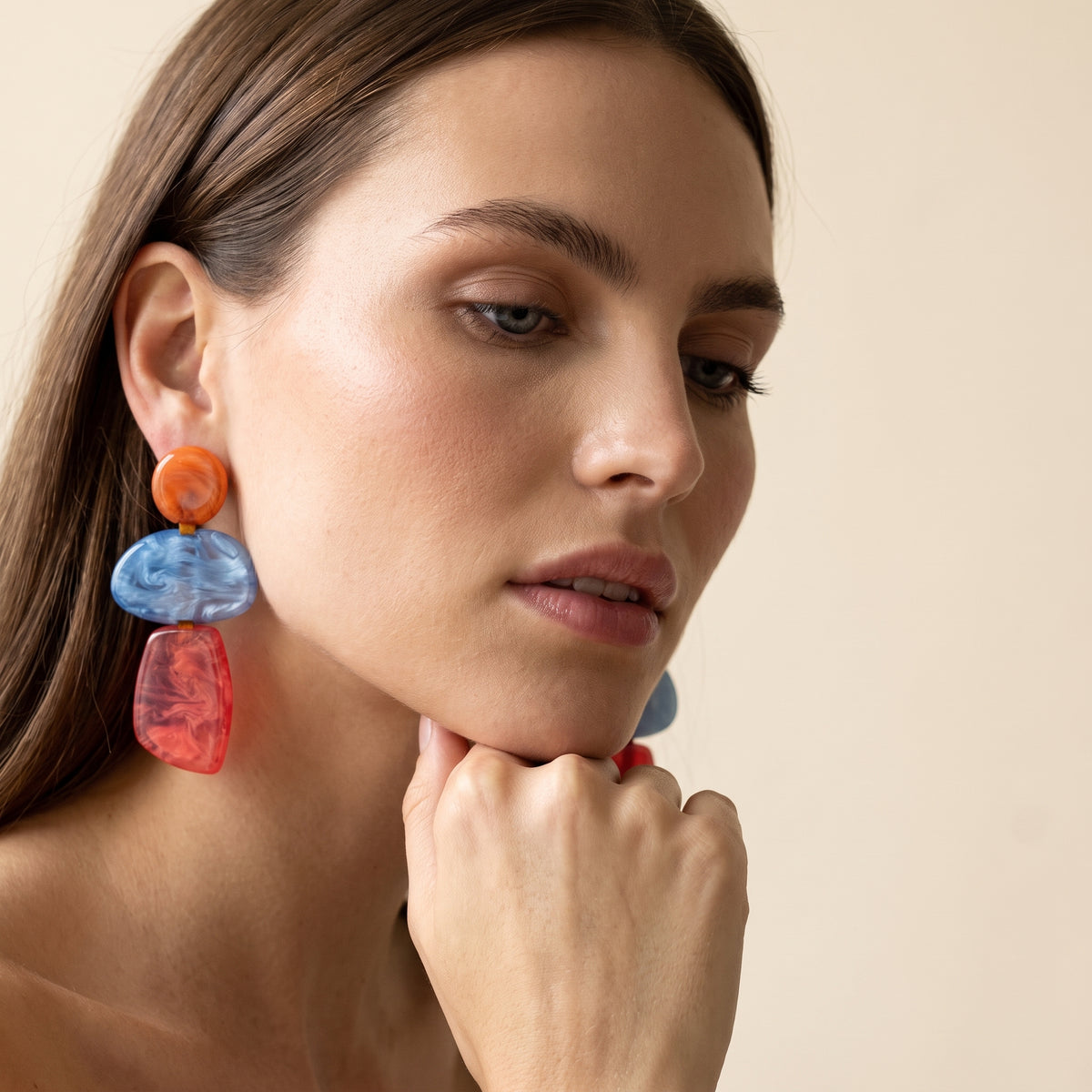 Pendientes de resina lapislázuli con gotas de resina turquesa de Paola Patrizia