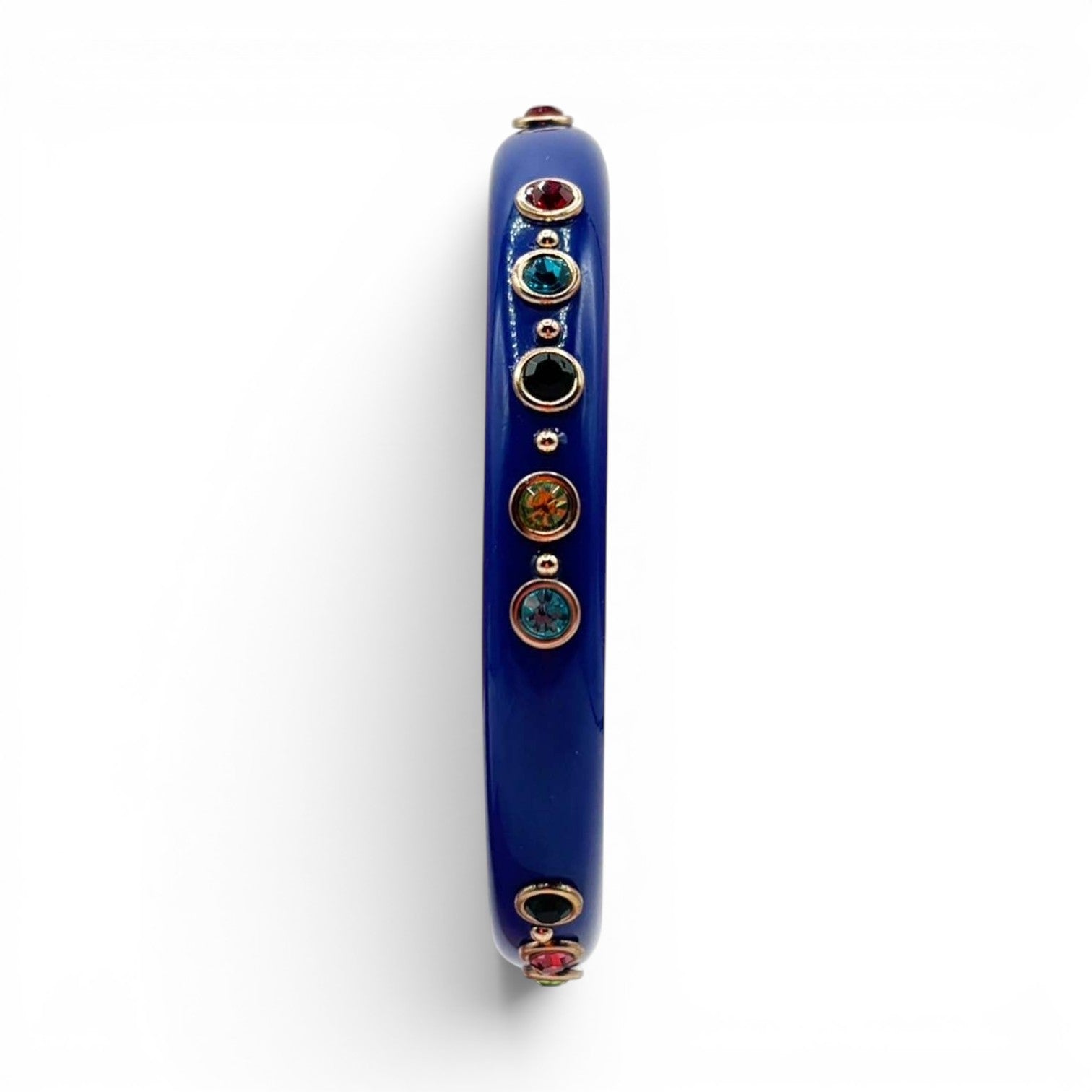 Brazalete de resina con tachuelas de Nathalie Navy