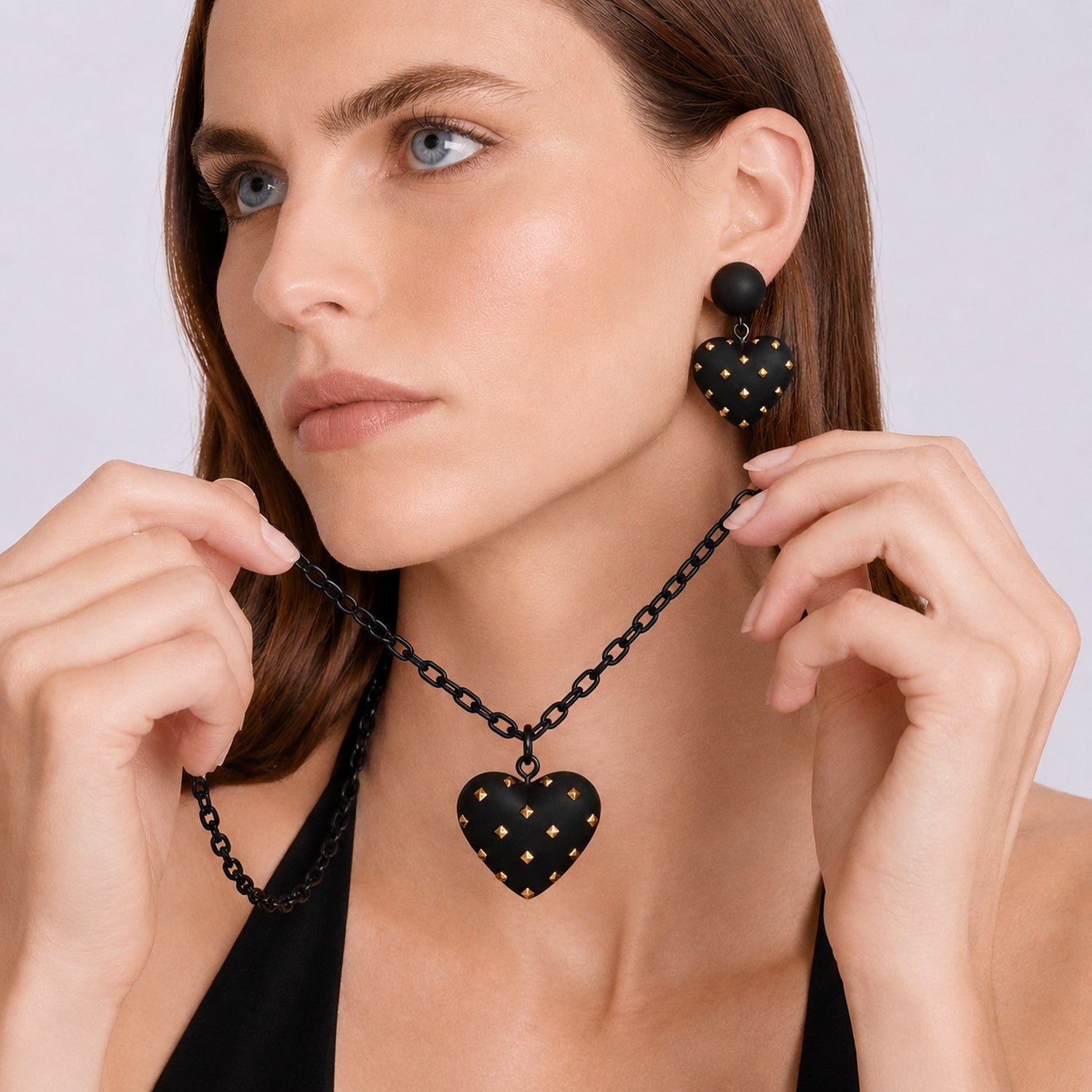 アクセサリー love&hate Ophelia Matte Black Resin Studded Heart Pendant